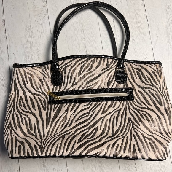 Nicole Miller Handbags - Nicole Miller New York Tote Bag Zebra Pattern Large Shoulder tote bag Gorgeous!